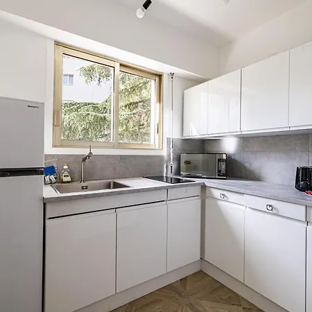 2 P Avec Terrasse Proche Martinez * Cannes